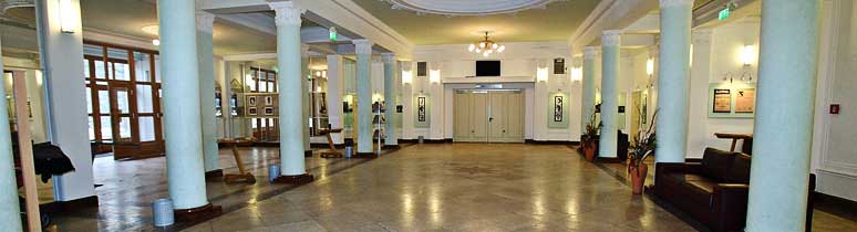 Bartók Kamaraszínház és Művészetek Háza - aula